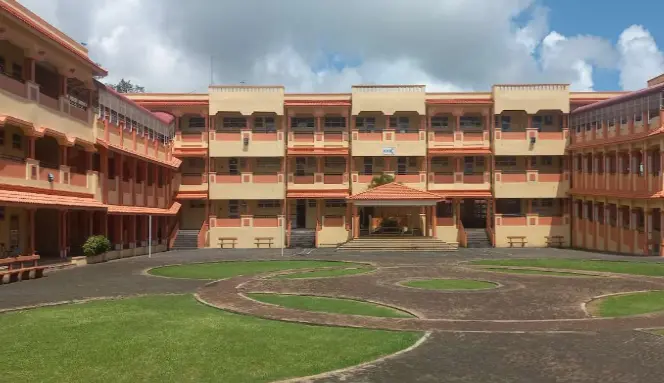Travaux de repeinture à l'école secondaire Mahatma Gandhi de Flacq